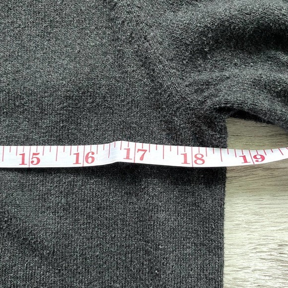 2 Old Navy V-neck Sweaters - Picture 7 of 12